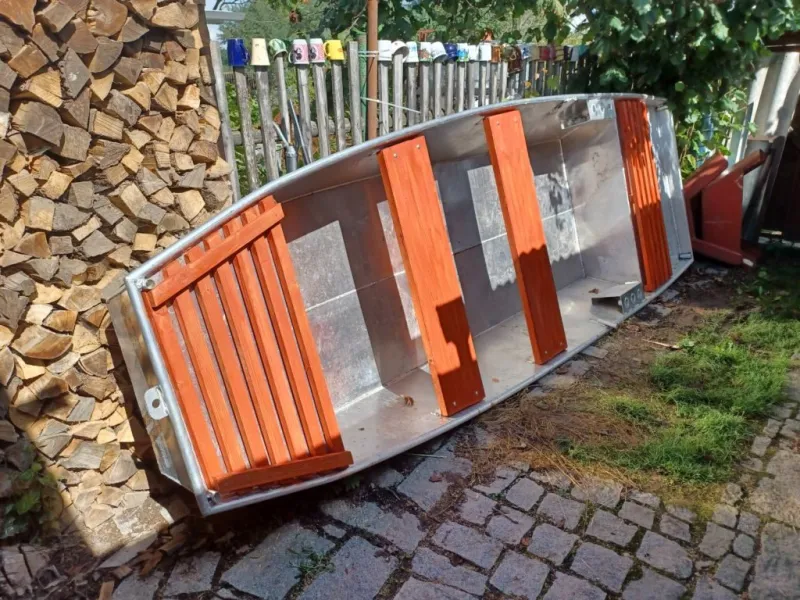 Prodám hliníkovou loď + vesla