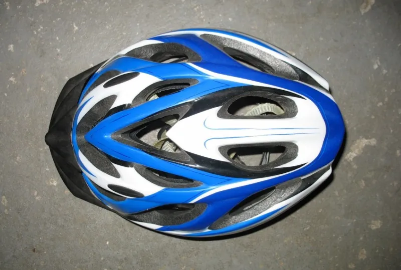 Přilba cyklistická - velká sleva