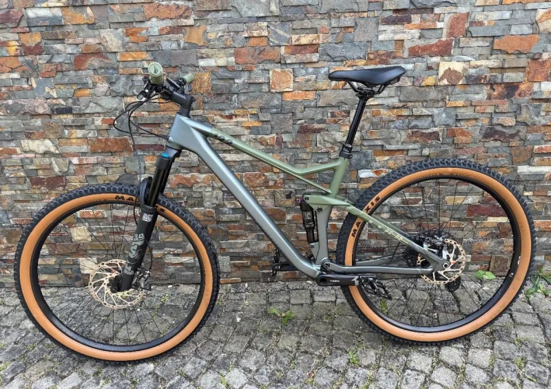 Cube STEREO ONE22 HPC TM 29 (2024), barva flashgrey’n’olive